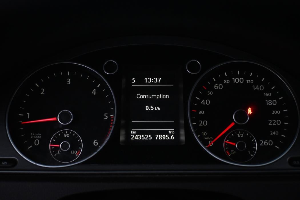 VOLKSWAGEN Passat 2011