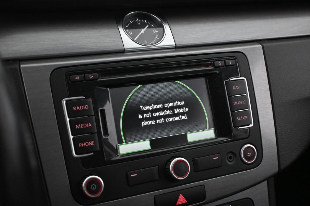 VOLKSWAGEN Passat 2011