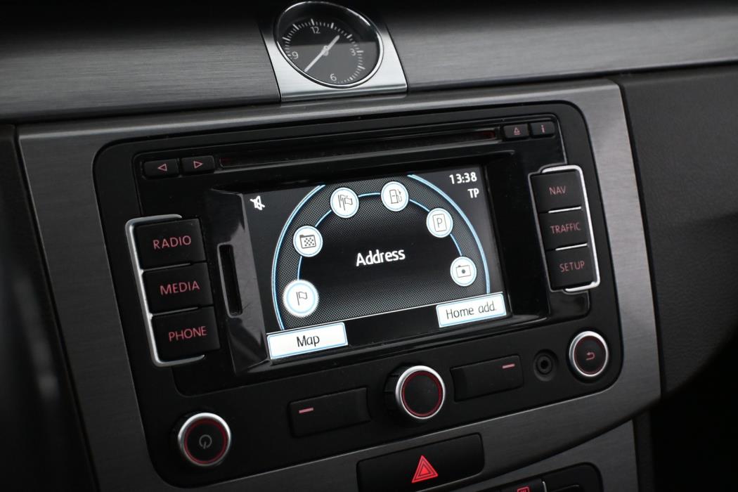 VOLKSWAGEN Passat 2011