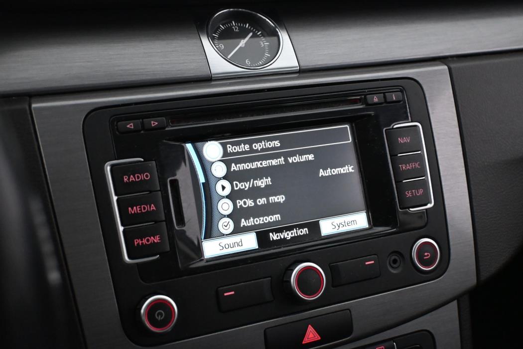 VOLKSWAGEN Passat 2011