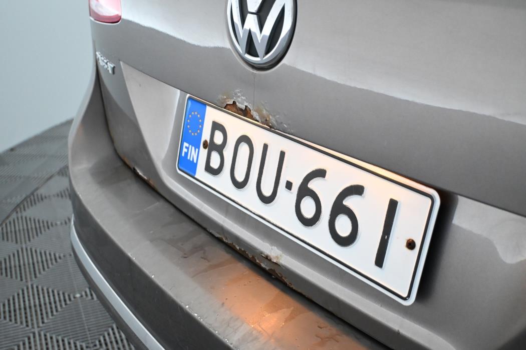 VOLKSWAGEN Passat 2011