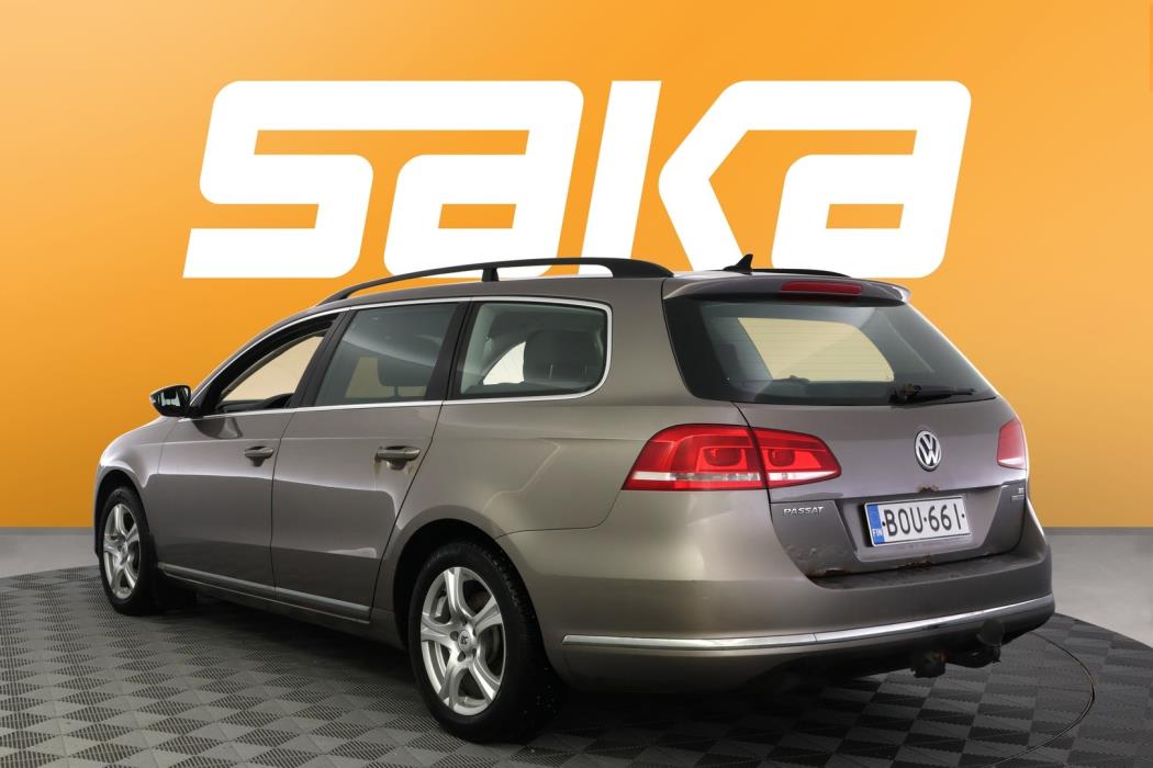 VOLKSWAGEN Passat 2011