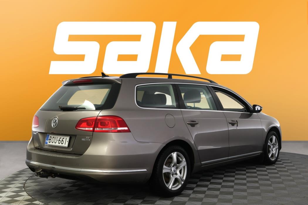 VOLKSWAGEN Passat 2011