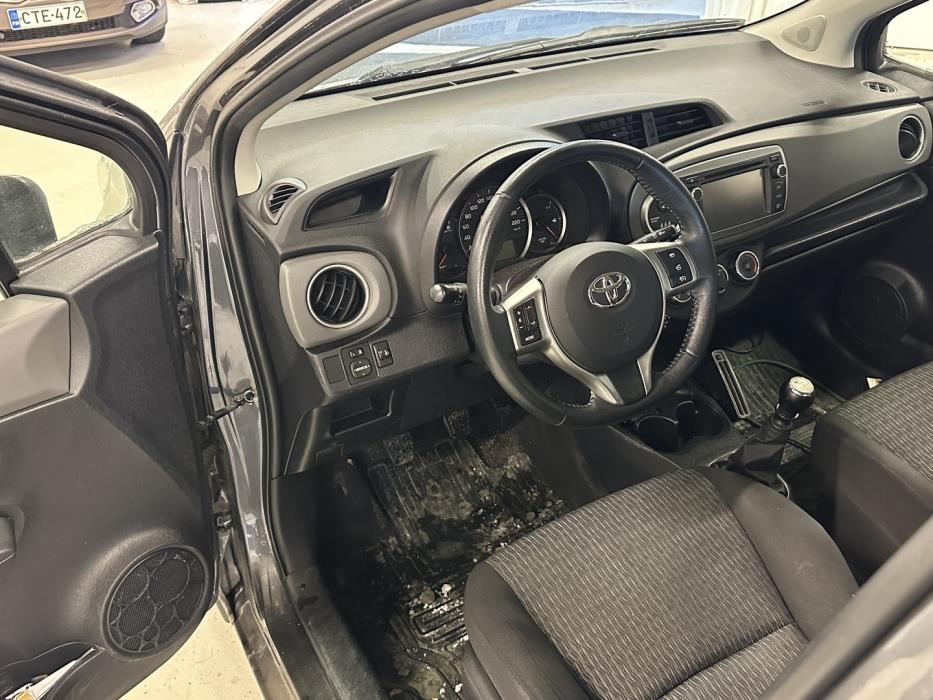 TOYOTA Yaris 2014