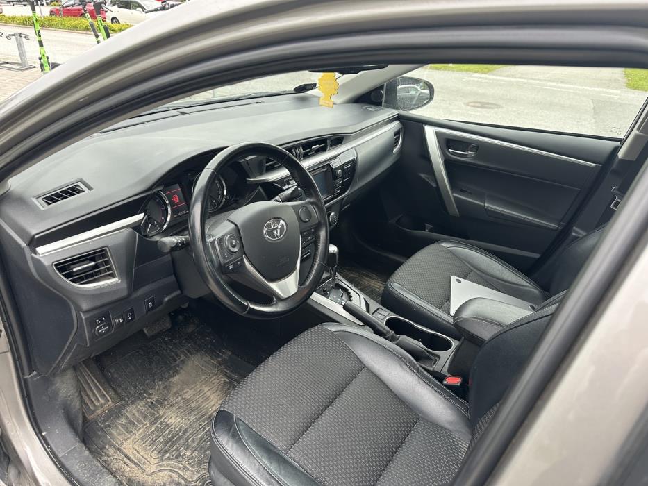 TOYOTA Corolla 2015