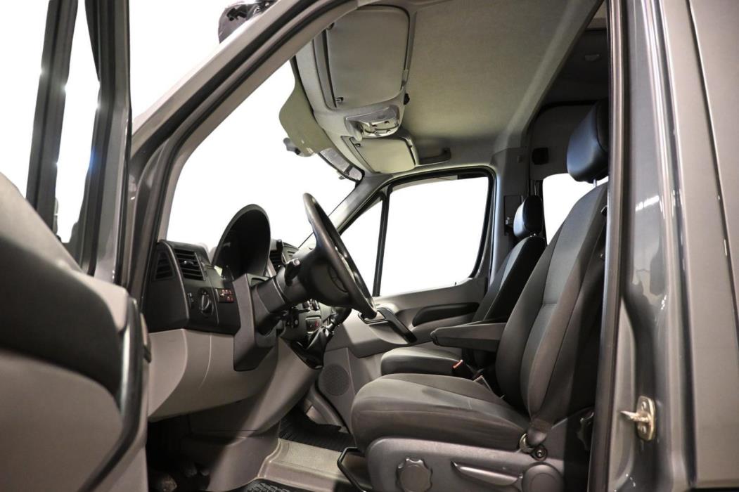 VOLKSWAGEN Crafter 2015