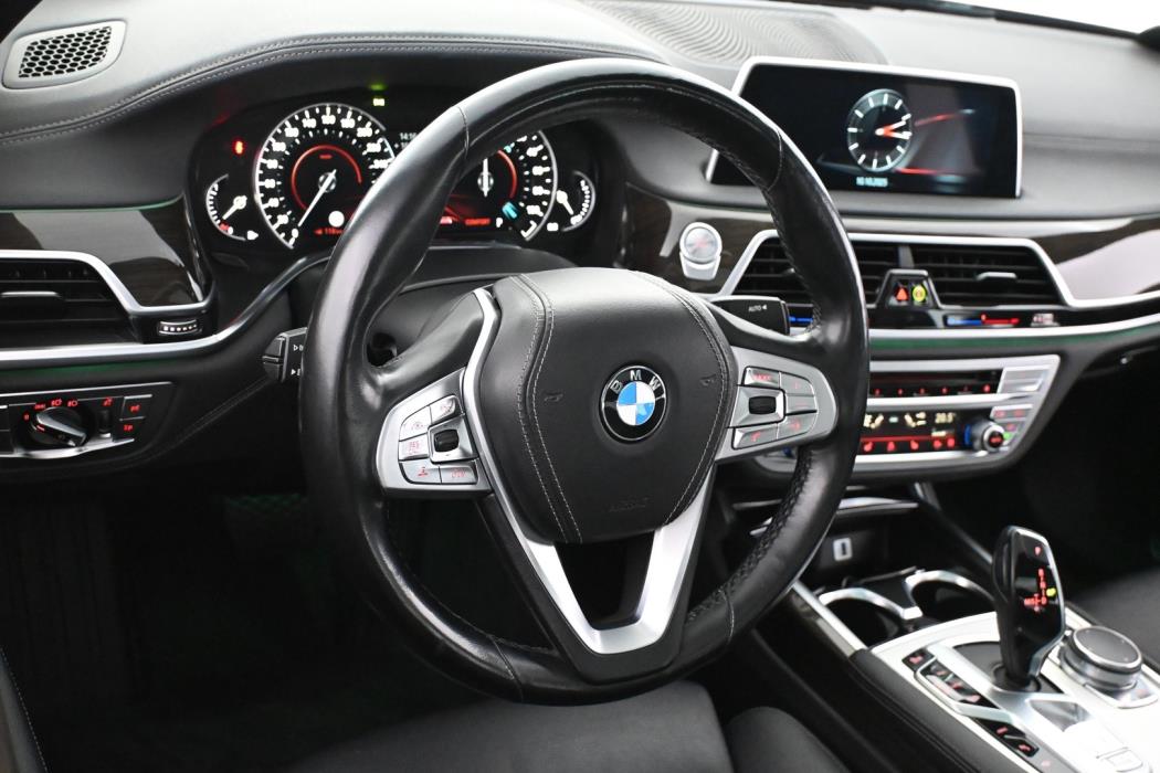 BMW 740 2017