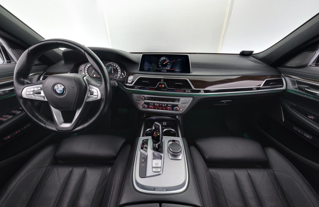 BMW 740 2017