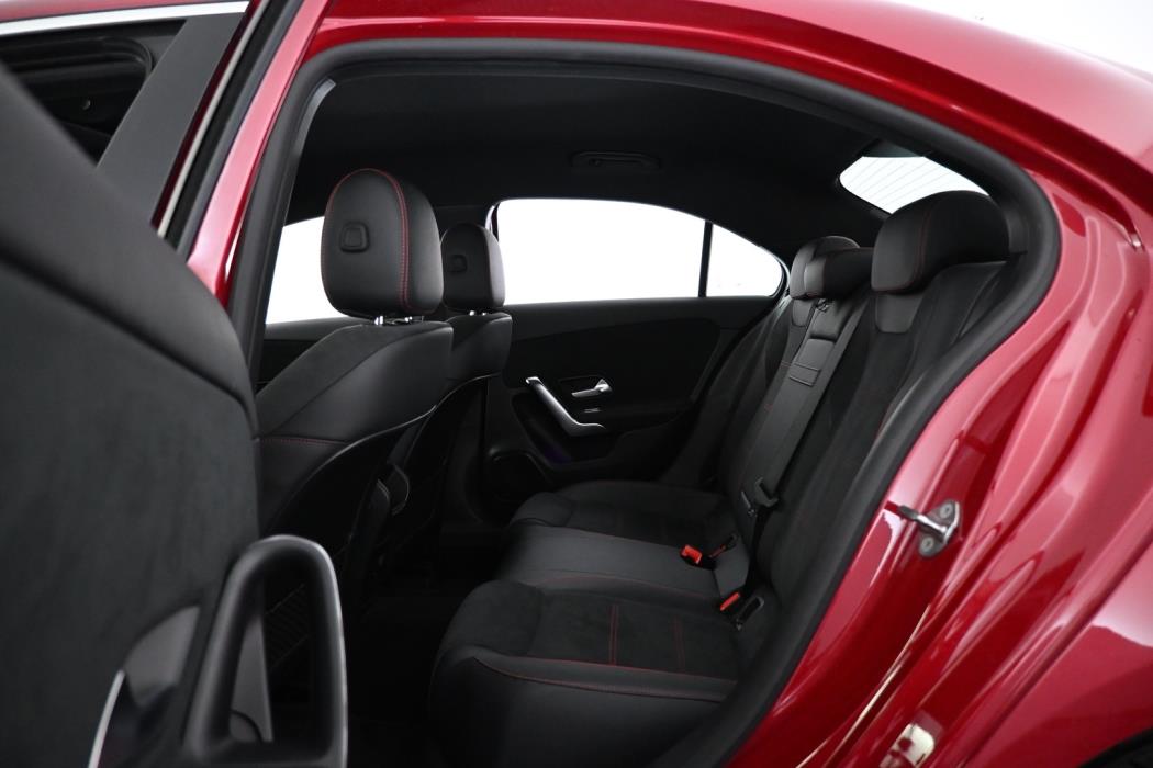 MERCEDES-BENZ A 2022