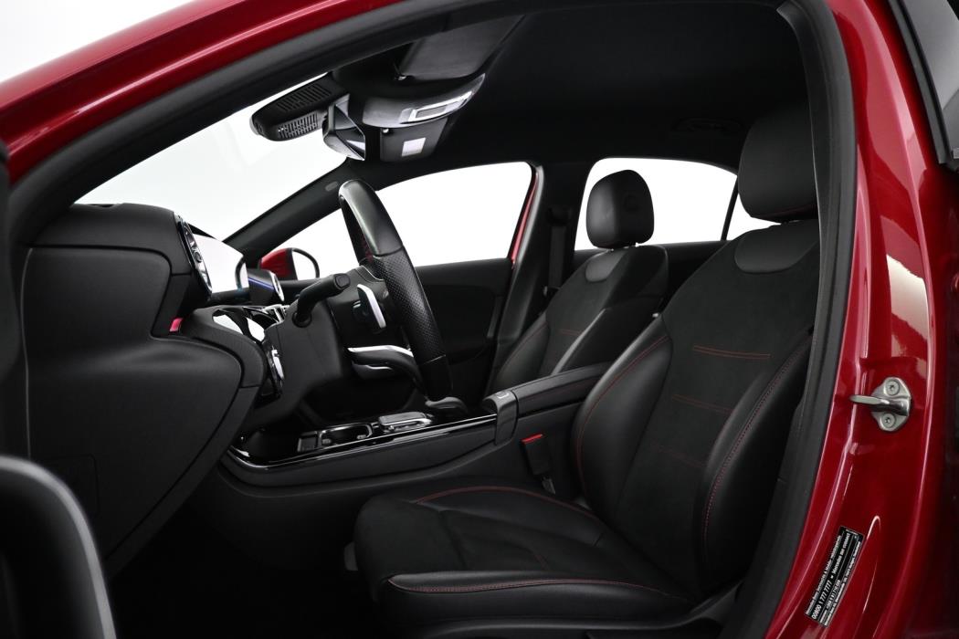 MERCEDES-BENZ A 2022