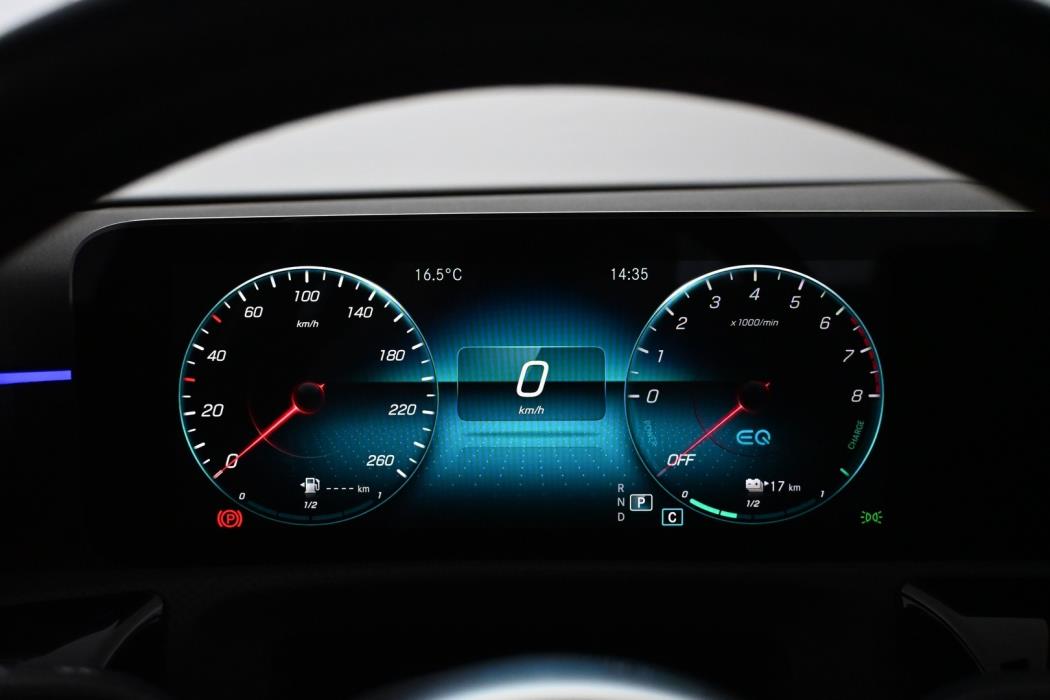 MERCEDES-BENZ A 2022