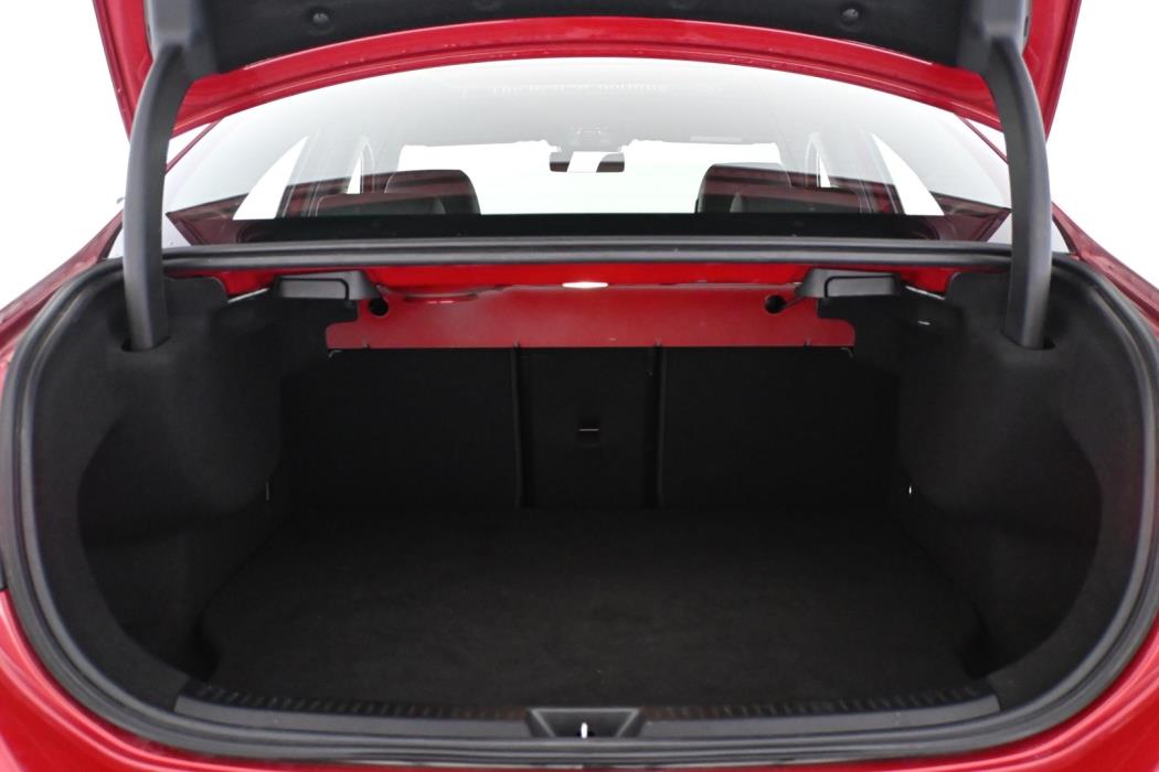 MERCEDES-BENZ A 2022