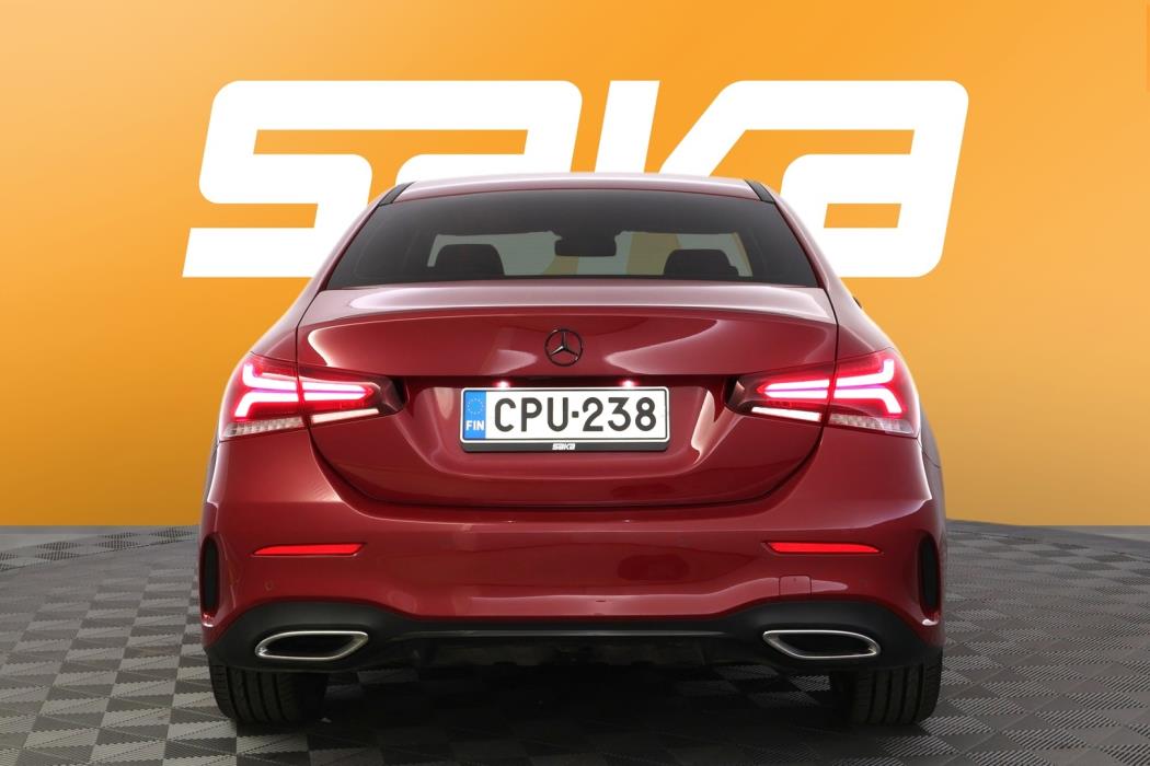 MERCEDES-BENZ A 2022