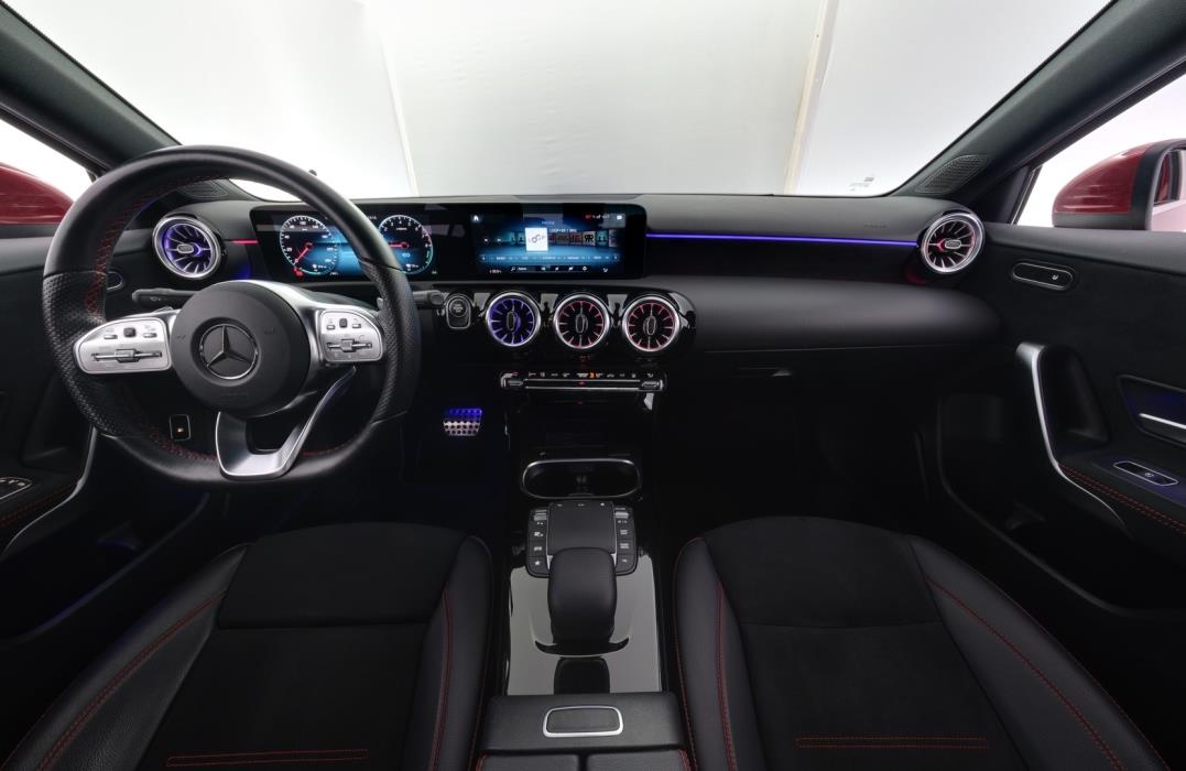 MERCEDES-BENZ A 2022