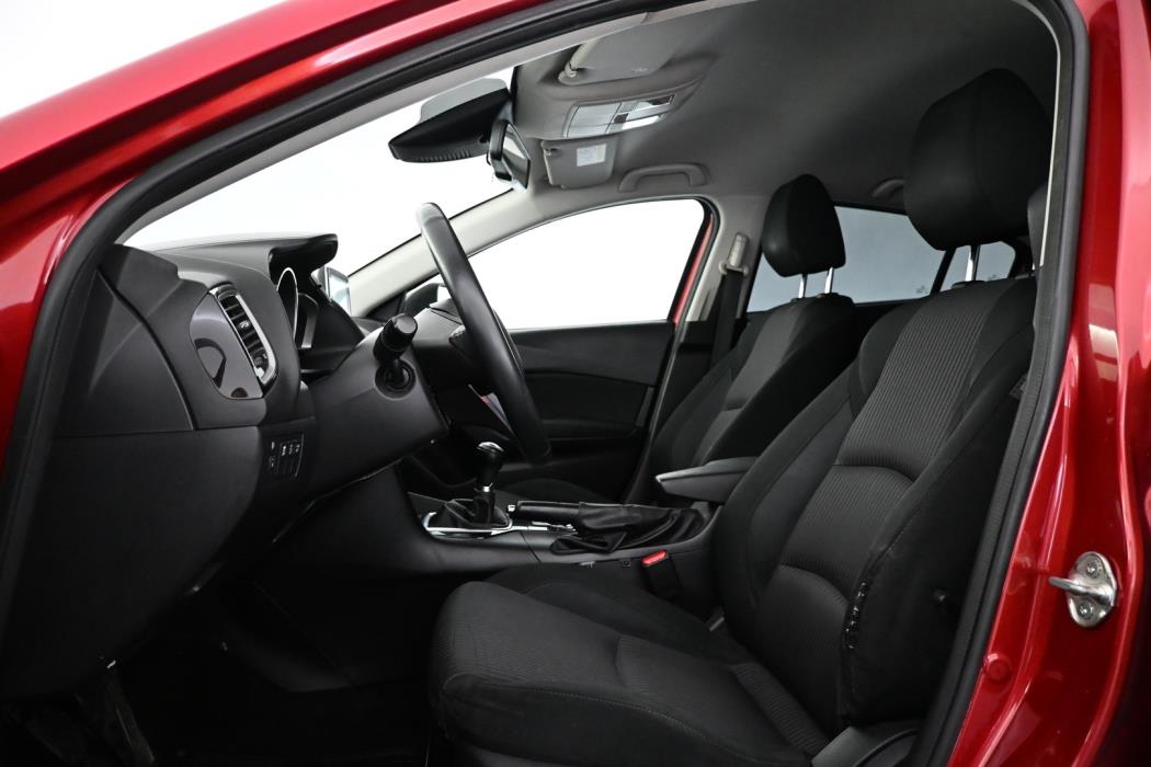 MAZDA 3 2015