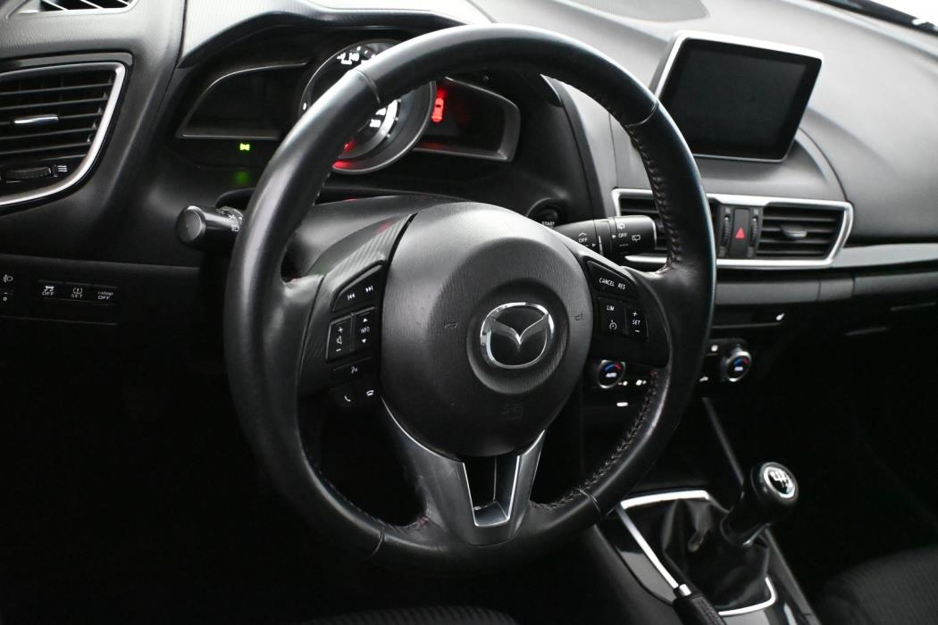 MAZDA 3 2015