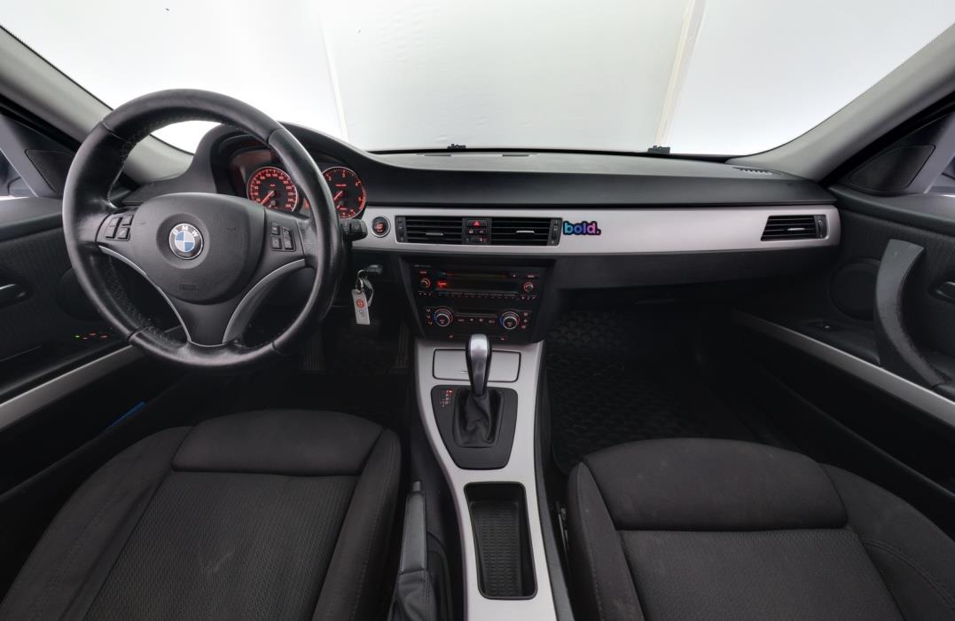 BMW 320 2009