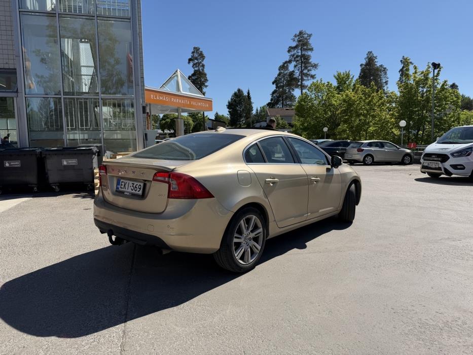 VOLVO S60 2011