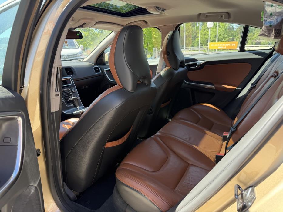 VOLVO S60 2011