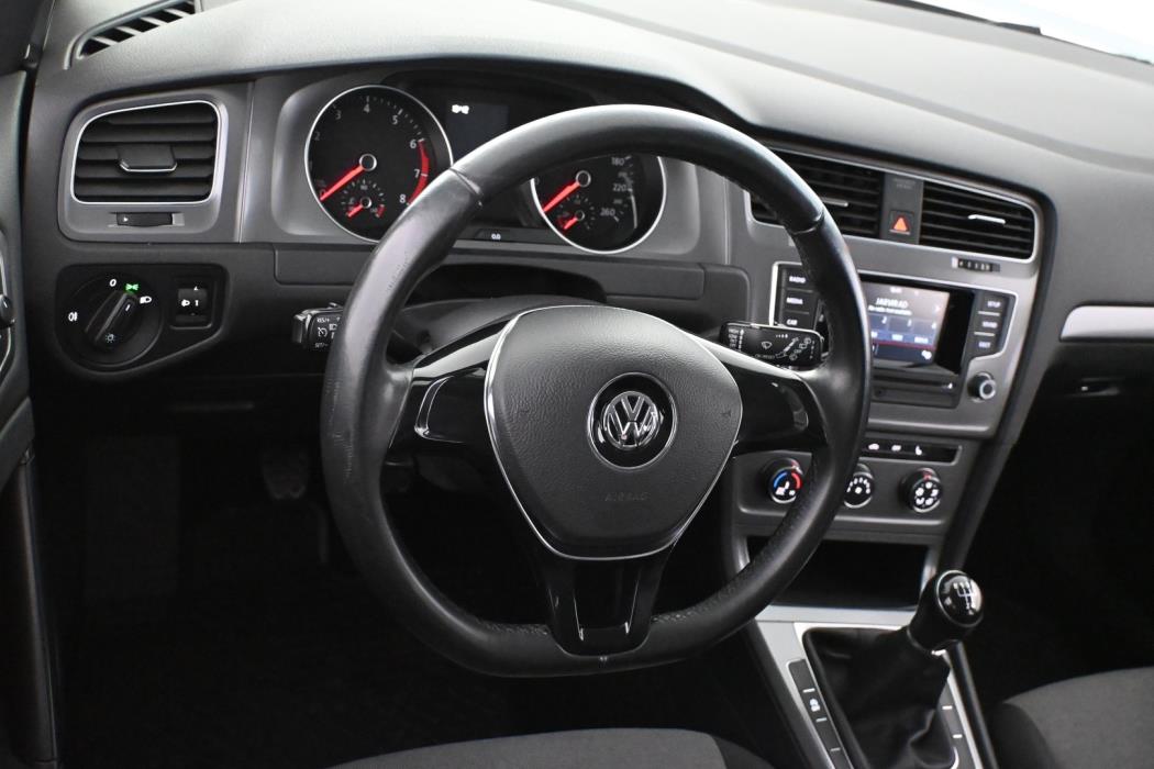 VOLKSWAGEN Golf 2015