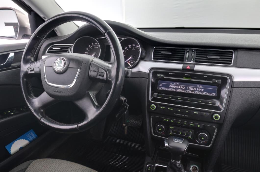 SKODA Superb 2012