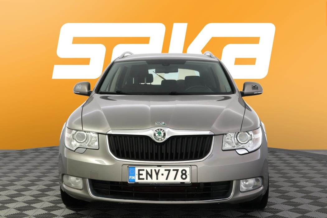 SKODA Superb 2012