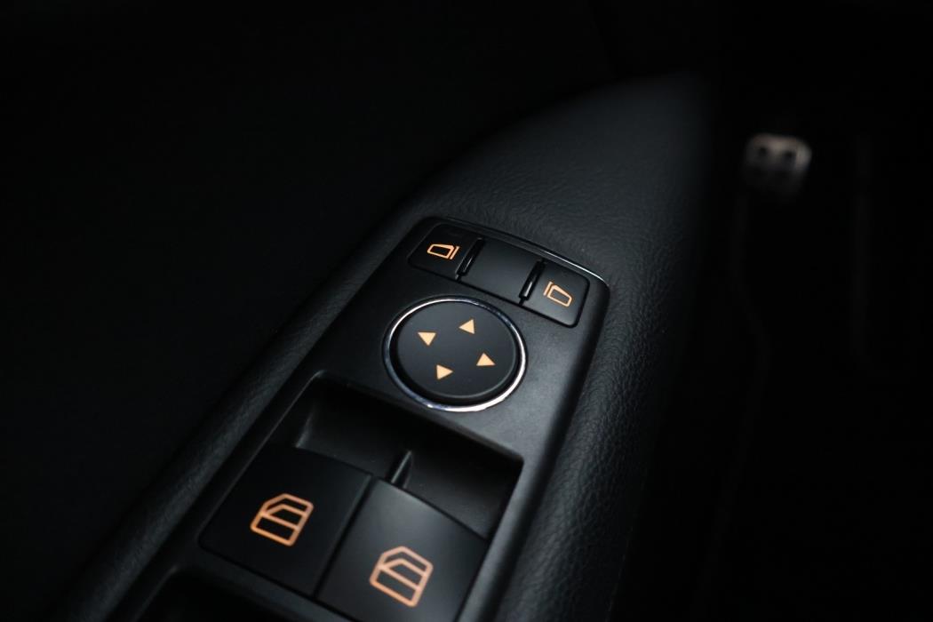 MERCEDES-BENZ E 2010