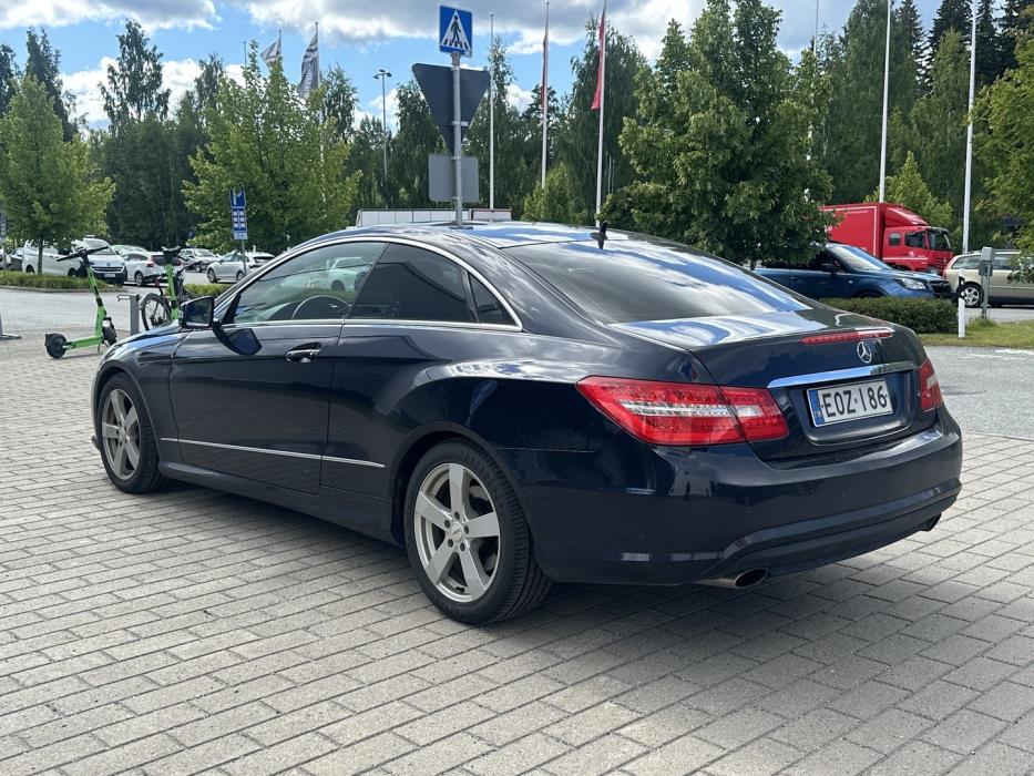 MERCEDES-BENZ E 2010