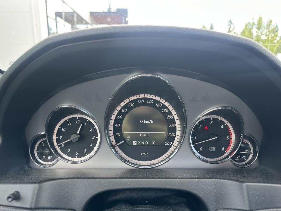 MERCEDES-BENZ E 2010
