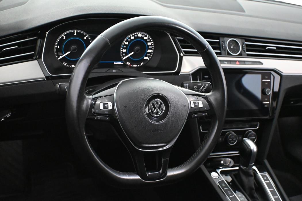 VOLKSWAGEN Passat 2018