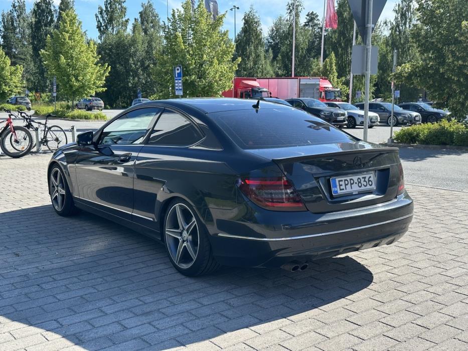 MERCEDES-BENZ C 2012