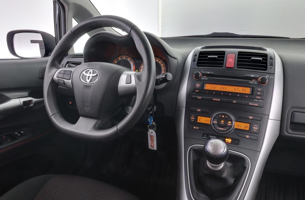 TOYOTA Auris 2012