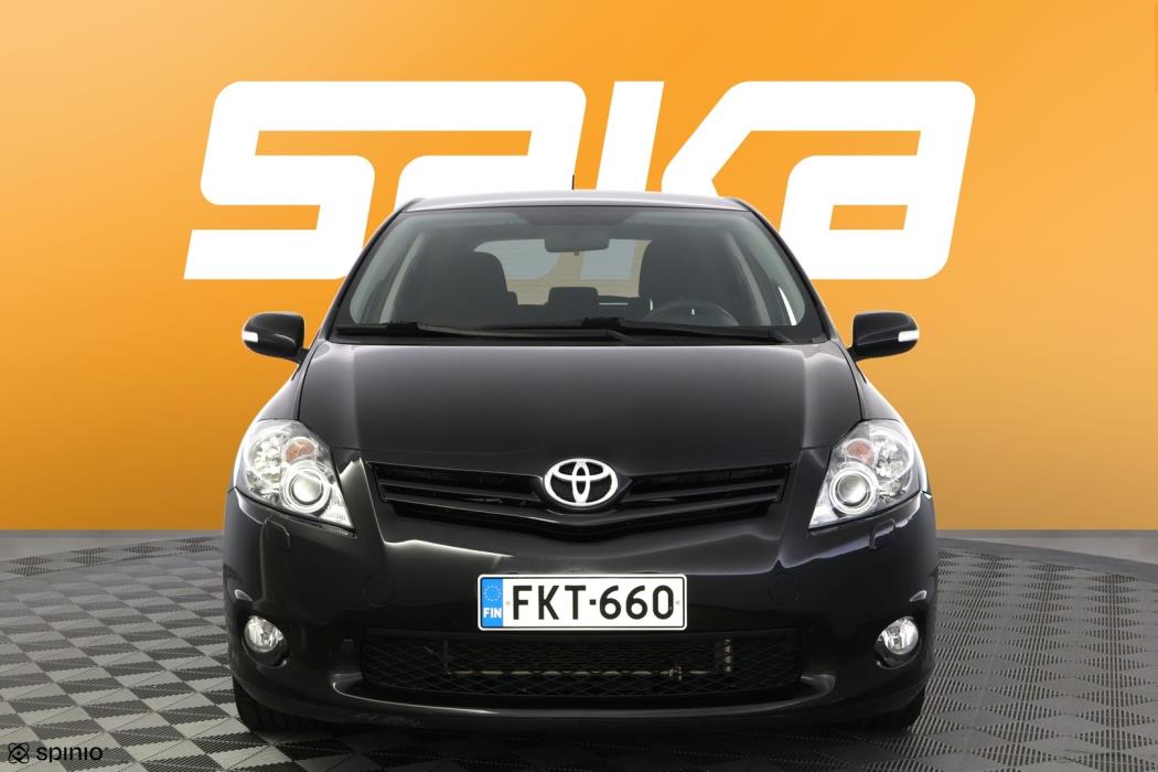 TOYOTA Auris 2012