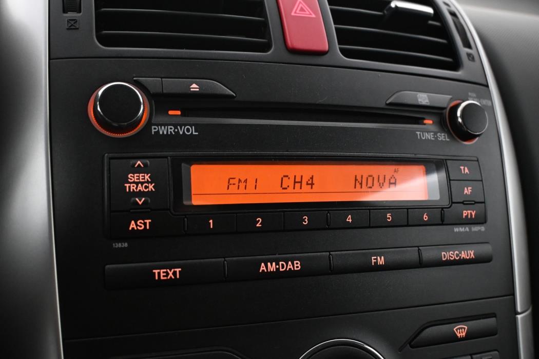 TOYOTA Auris 2012