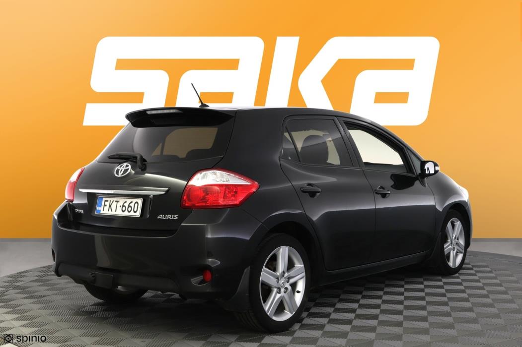 TOYOTA Auris 2012