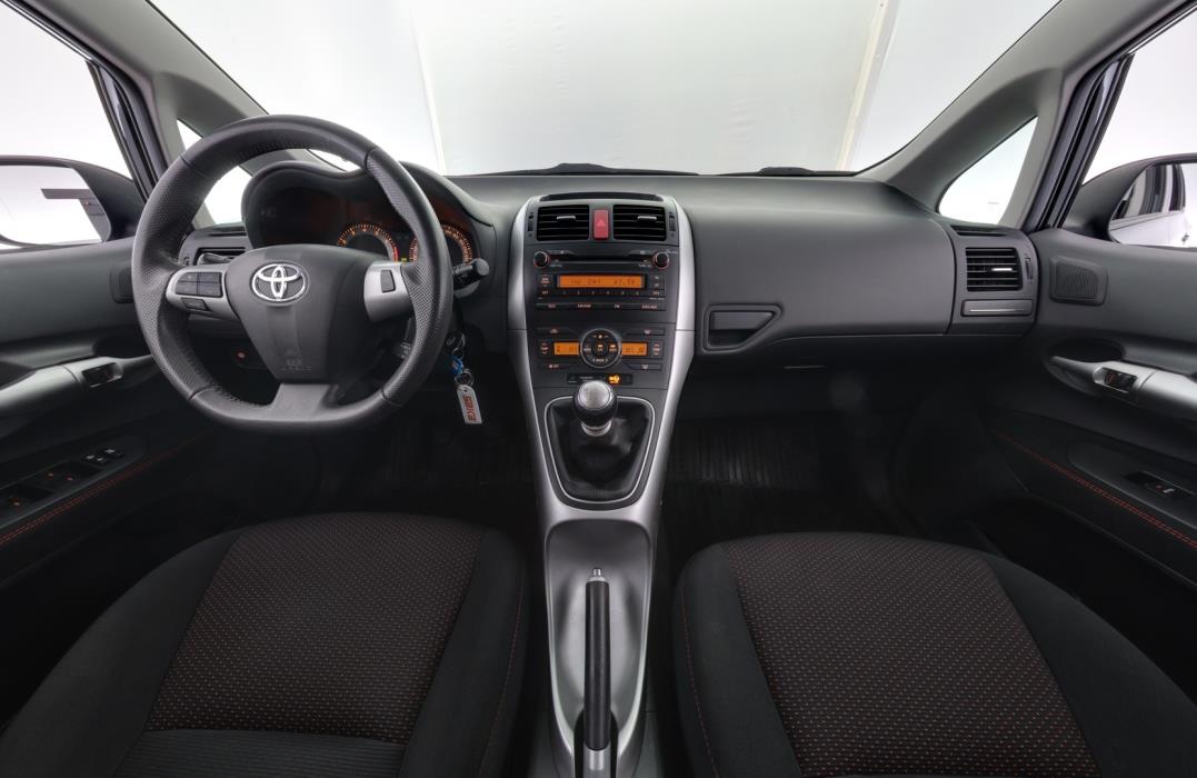 TOYOTA Auris 2012