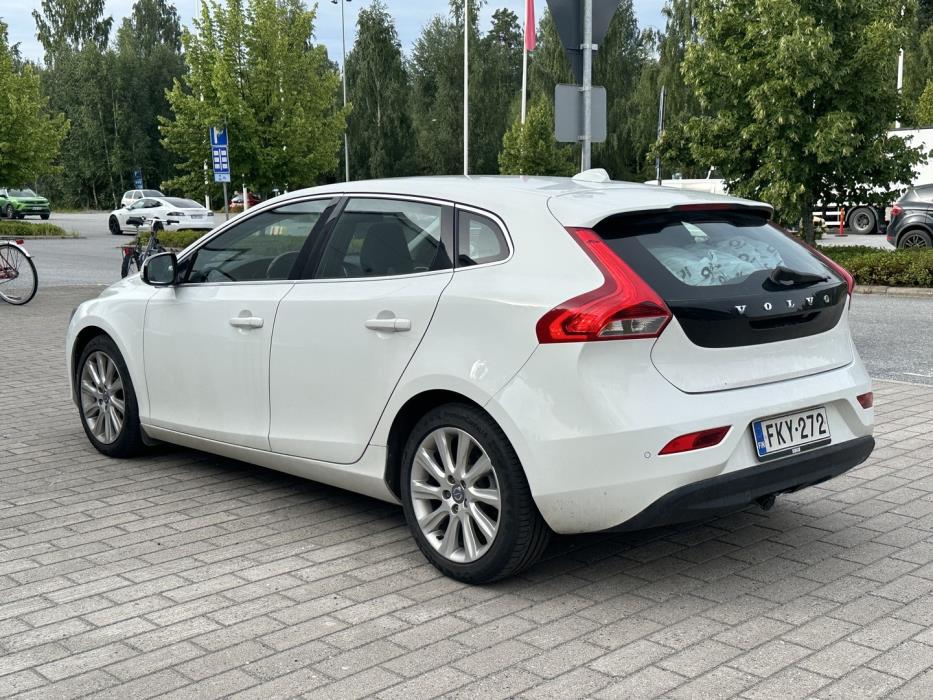 VOLVO V40 2013