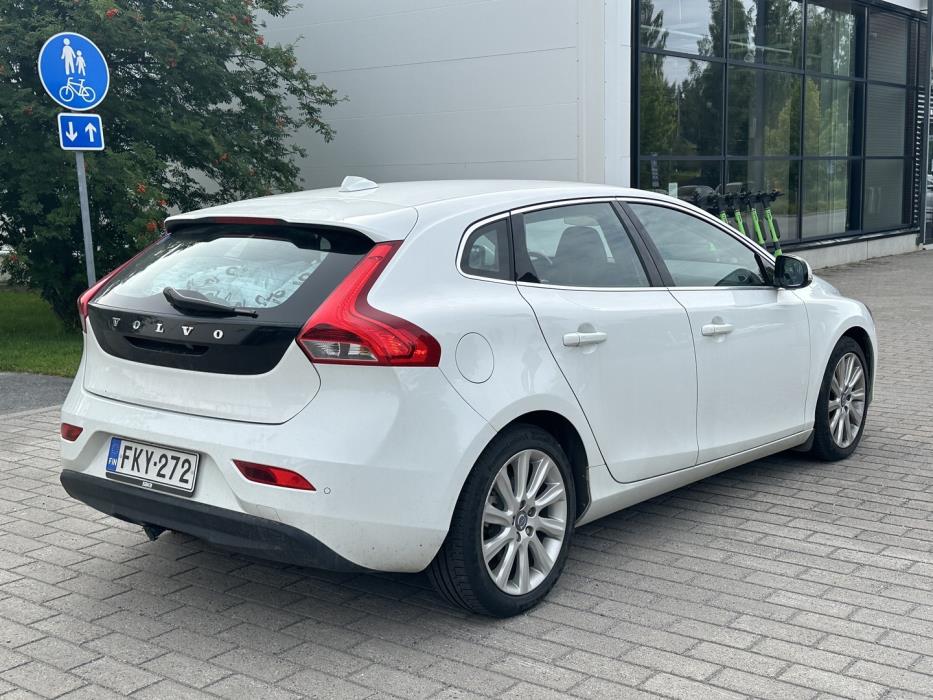 VOLVO V40 2013