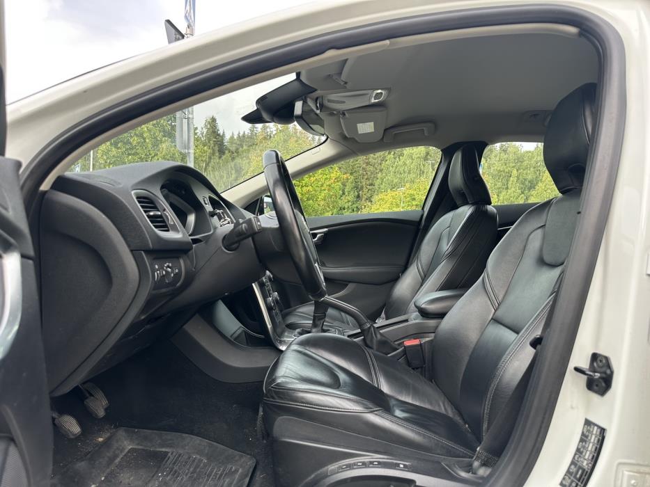VOLVO V40 2013