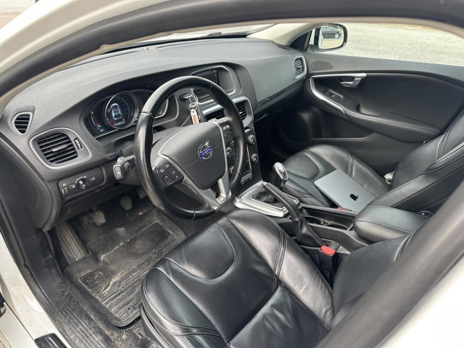 VOLVO V40 2013