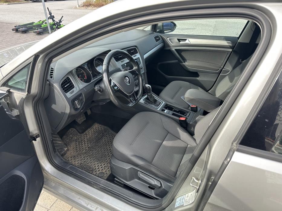 VOLKSWAGEN Golf 2016