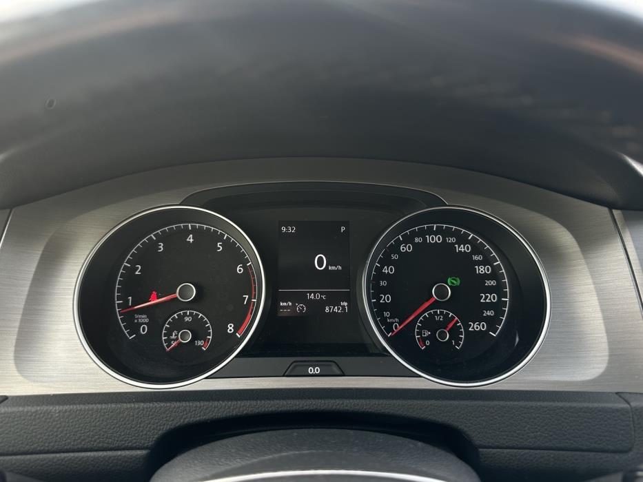 VOLKSWAGEN Golf 2016