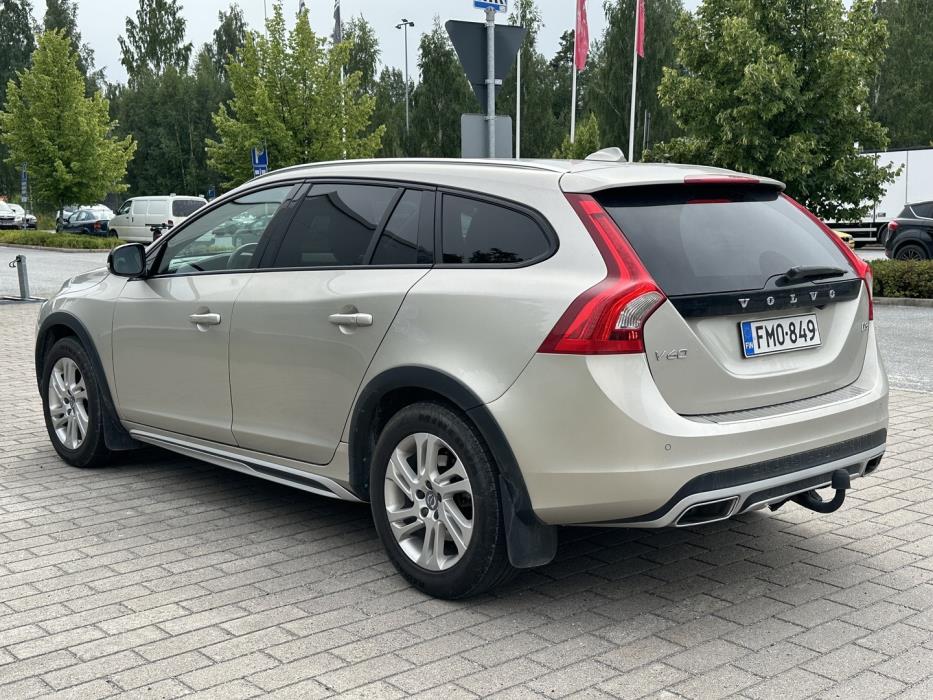 VOLVO V60 Cross Country 2017