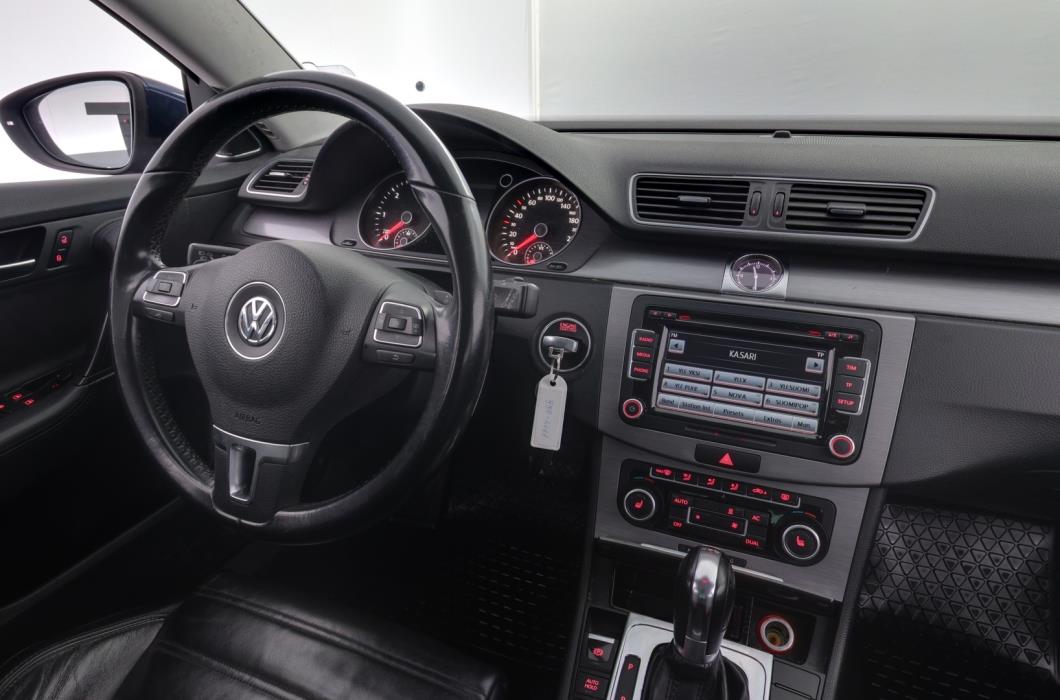 VOLKSWAGEN Passat 2012
