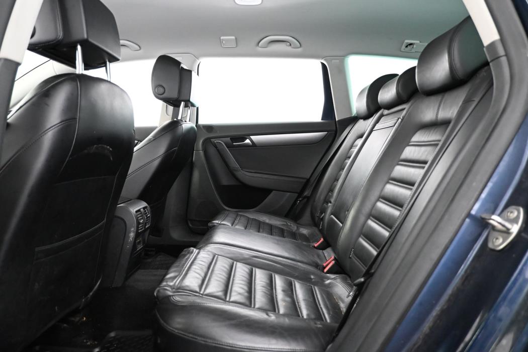 VOLKSWAGEN Passat 2012