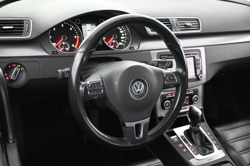 VOLKSWAGEN Passat 2012