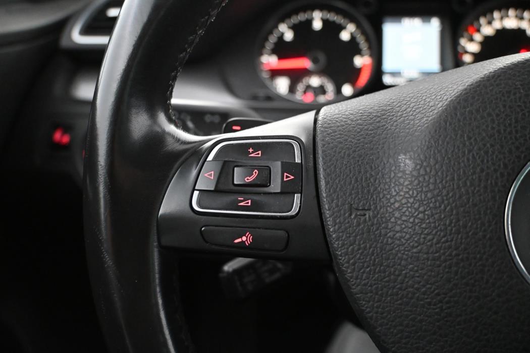 VOLKSWAGEN Passat 2012