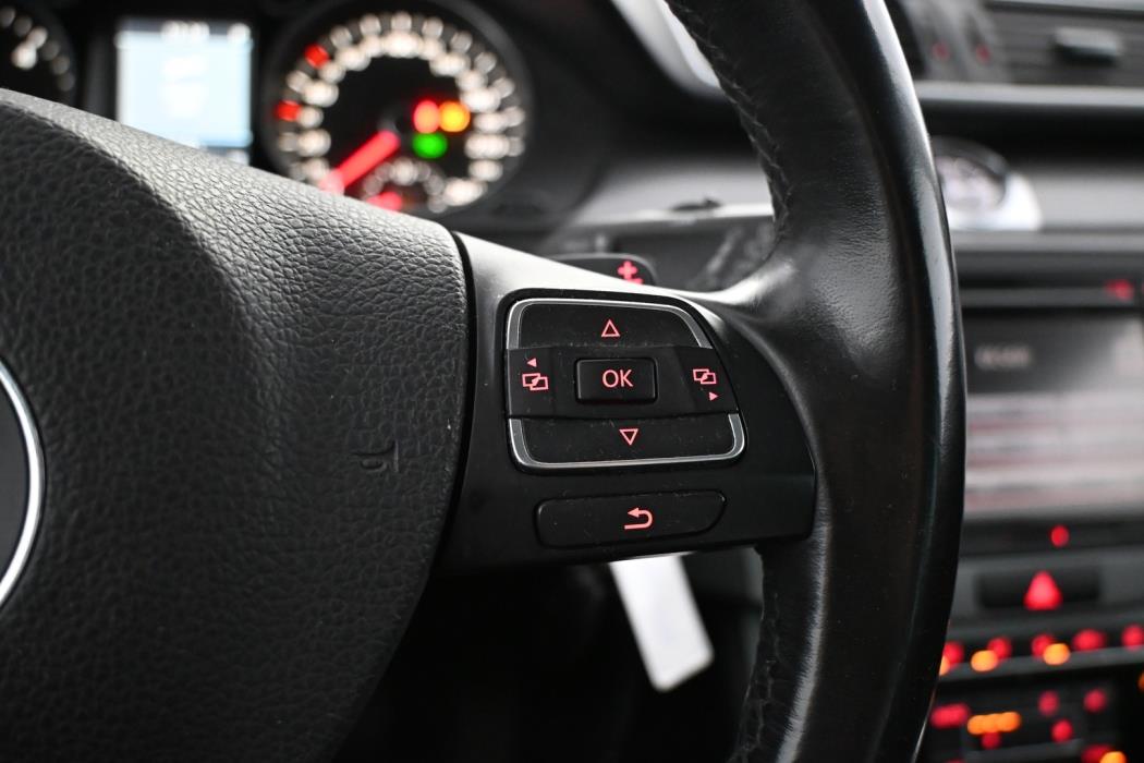 VOLKSWAGEN Passat 2012