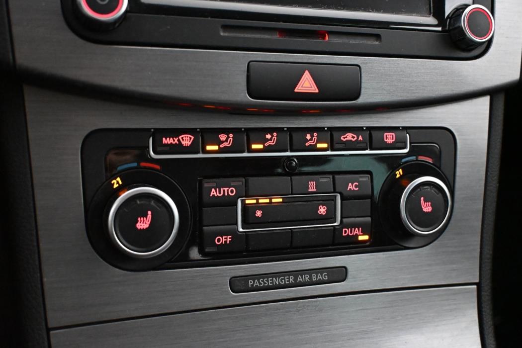 VOLKSWAGEN Passat 2012