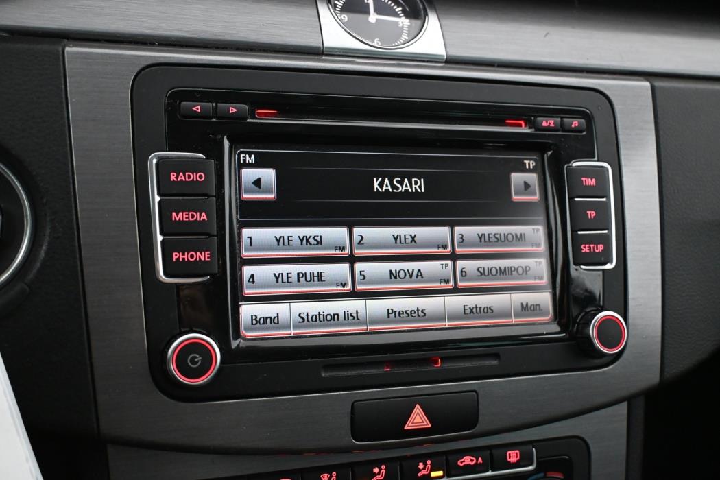 VOLKSWAGEN Passat 2012